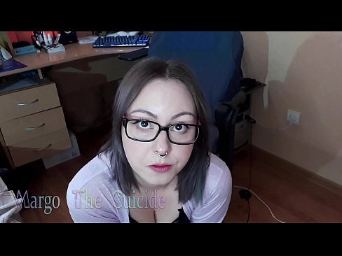 ❤️ Sexig tjej med glasögon suger Dildo djupt på kamera ❤️❌ Super sex at us ❌